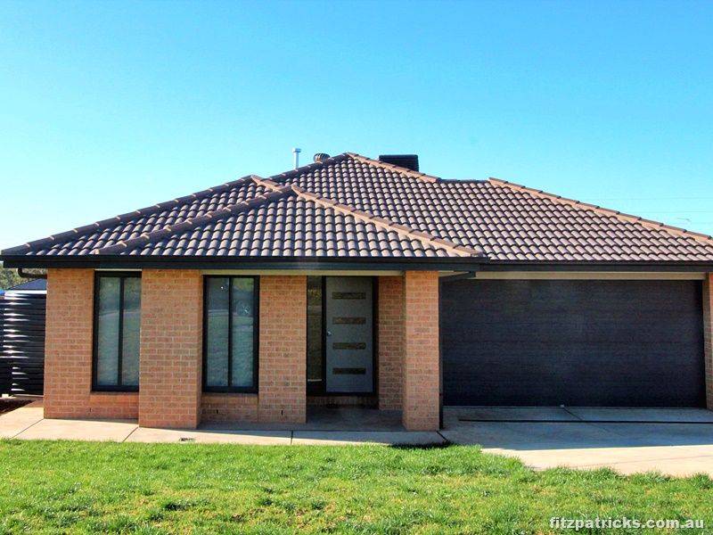 4 bedrooms House in 5 Kanooka Place FOREST HILL NSW, 2651