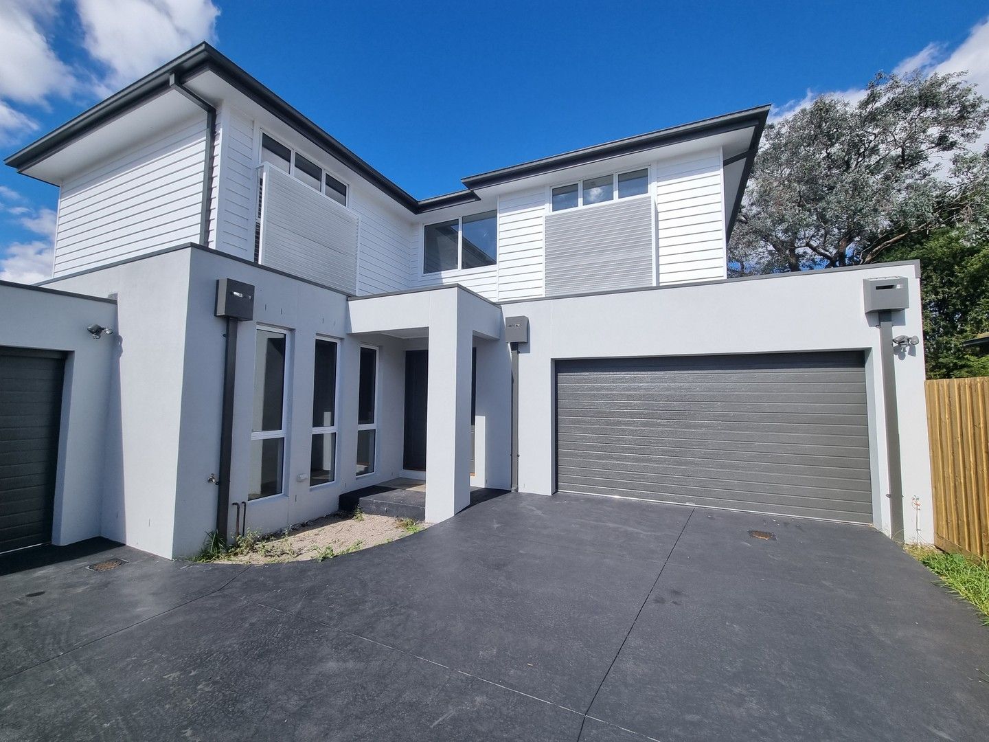 4 bedrooms Townhouse in 2/10 Delia Street OAKLEIGH SOUTH VIC, 3167