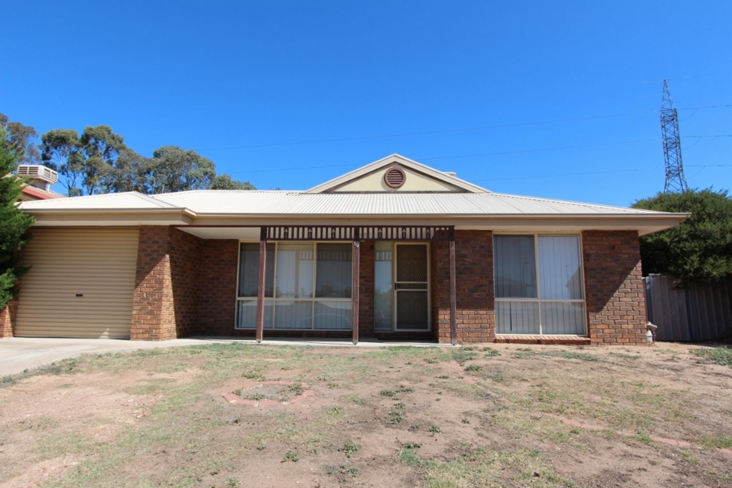 3 bedrooms House in 19 Davey Close FLORA HILL VIC, 3550