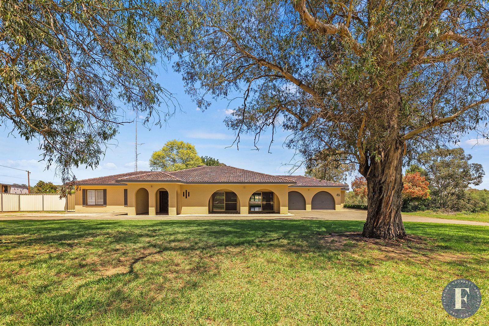 5 bedrooms House in 45 Templemore Street YOUNG NSW, 2594