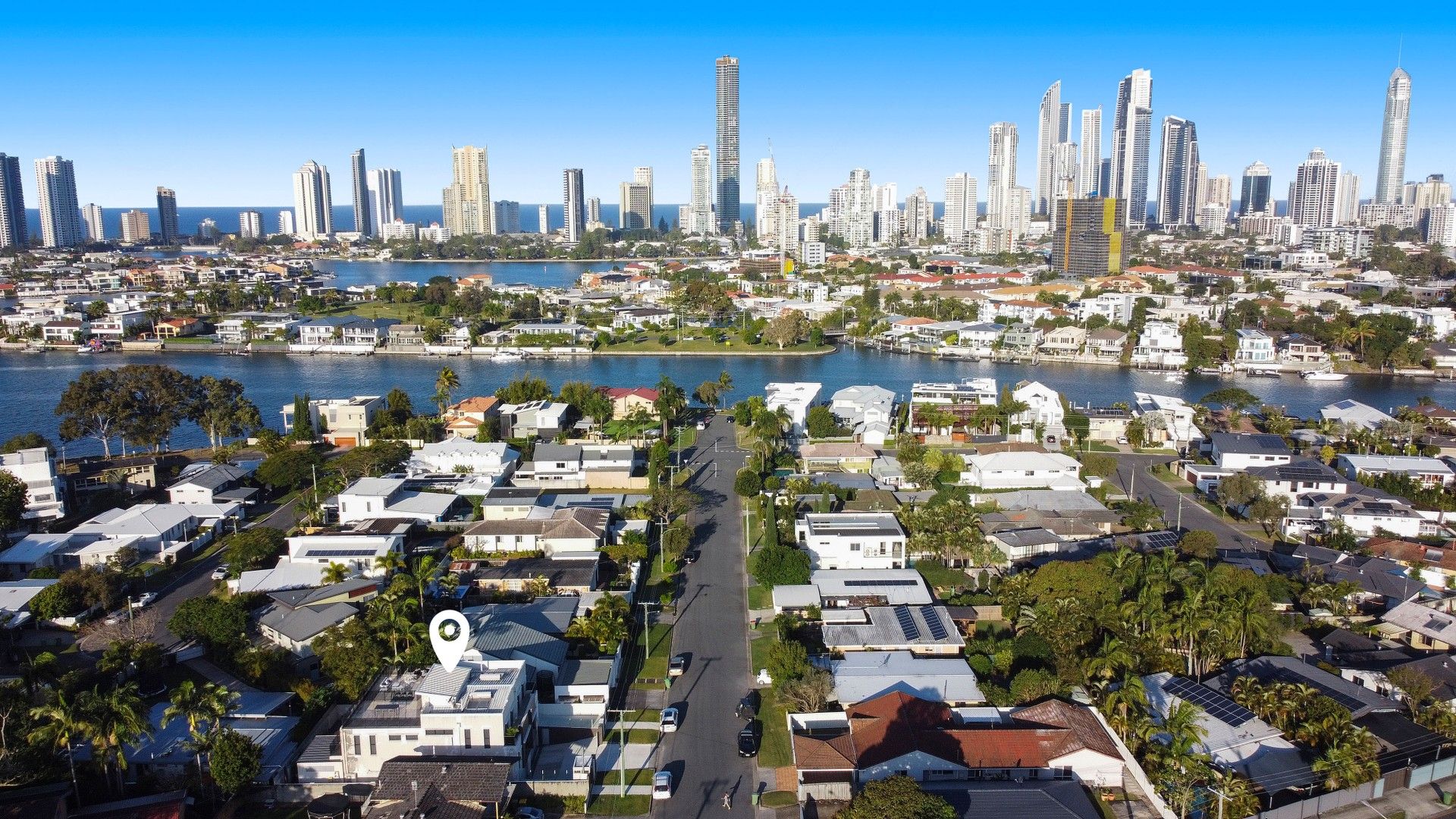 5 bedrooms House in 19 Wells Street SOUTHPORT QLD, 4215