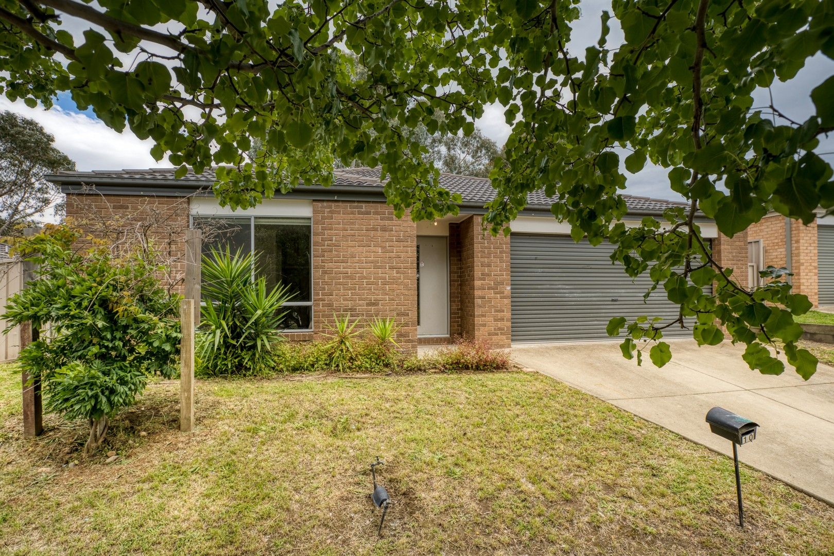 10 Orchard Grove, Beechworth VIC 3747, Image 0