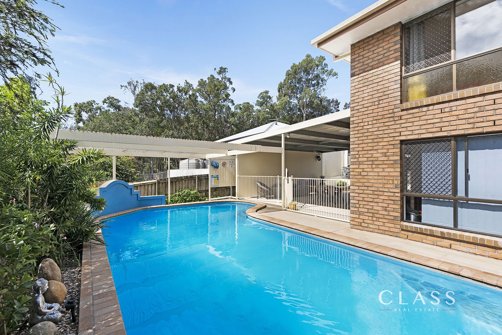 5 bedrooms House in 2 Foxmont Drive CARINA QLD, 4152