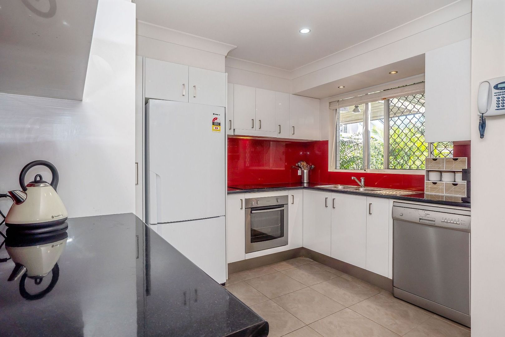 2/3 Liam Court, Labrador QLD 4215, Image 1