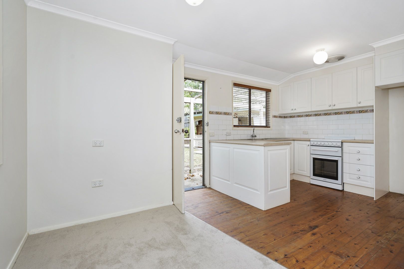 4 Grahame Drive, MacMasters Beach NSW 2251, Image 2