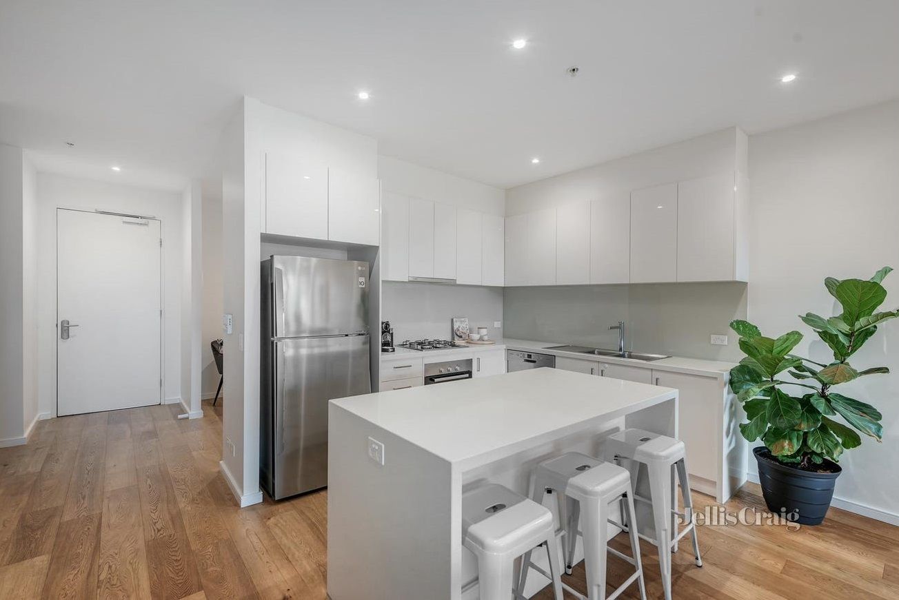 2 bedrooms Apartment / Unit / Flat in 10/187 Reynolds Road DONCASTER EAST VIC, 3109