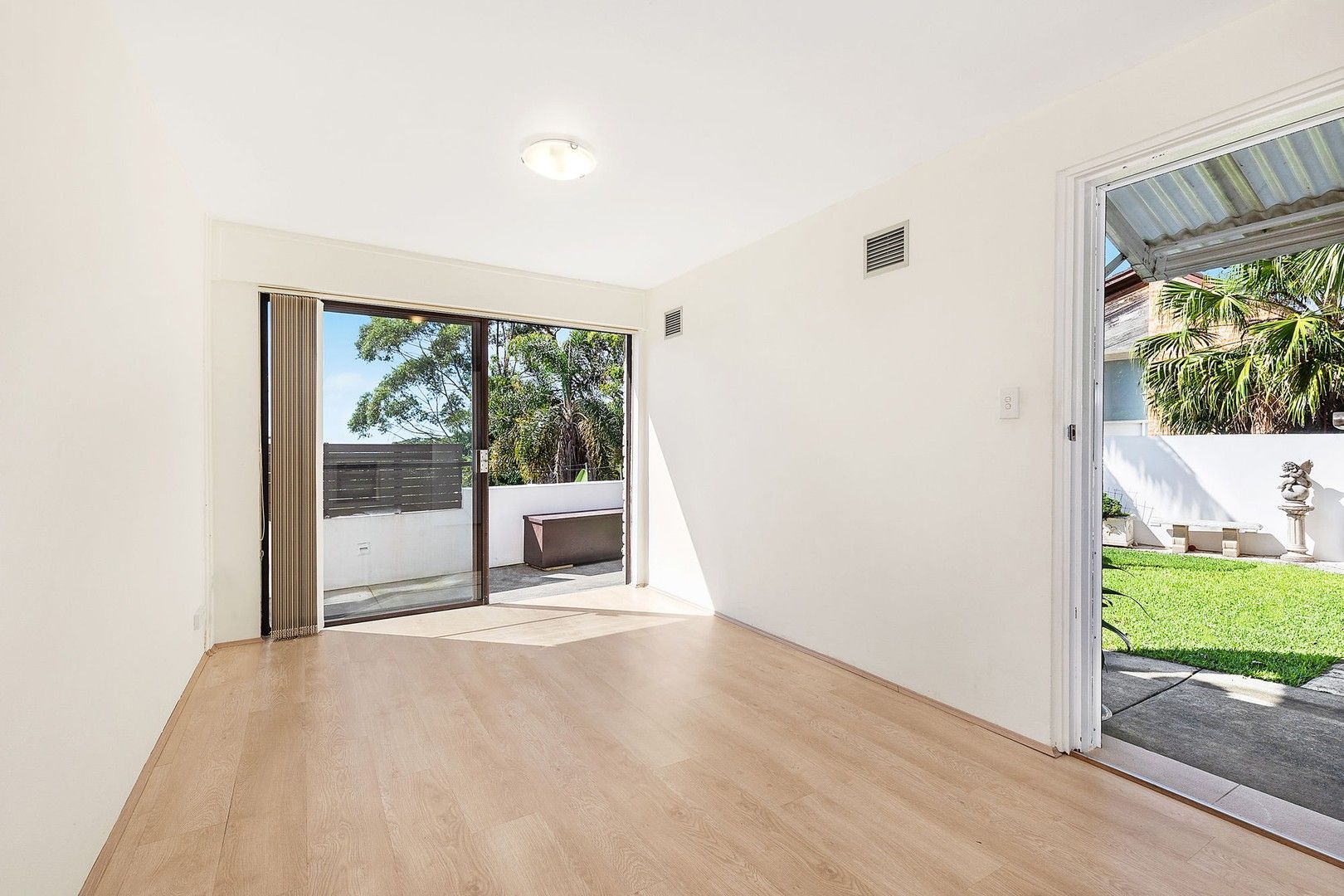 1 bedrooms Apartment / Unit / Flat in 47a Blighs Road CROMER NSW, 2099