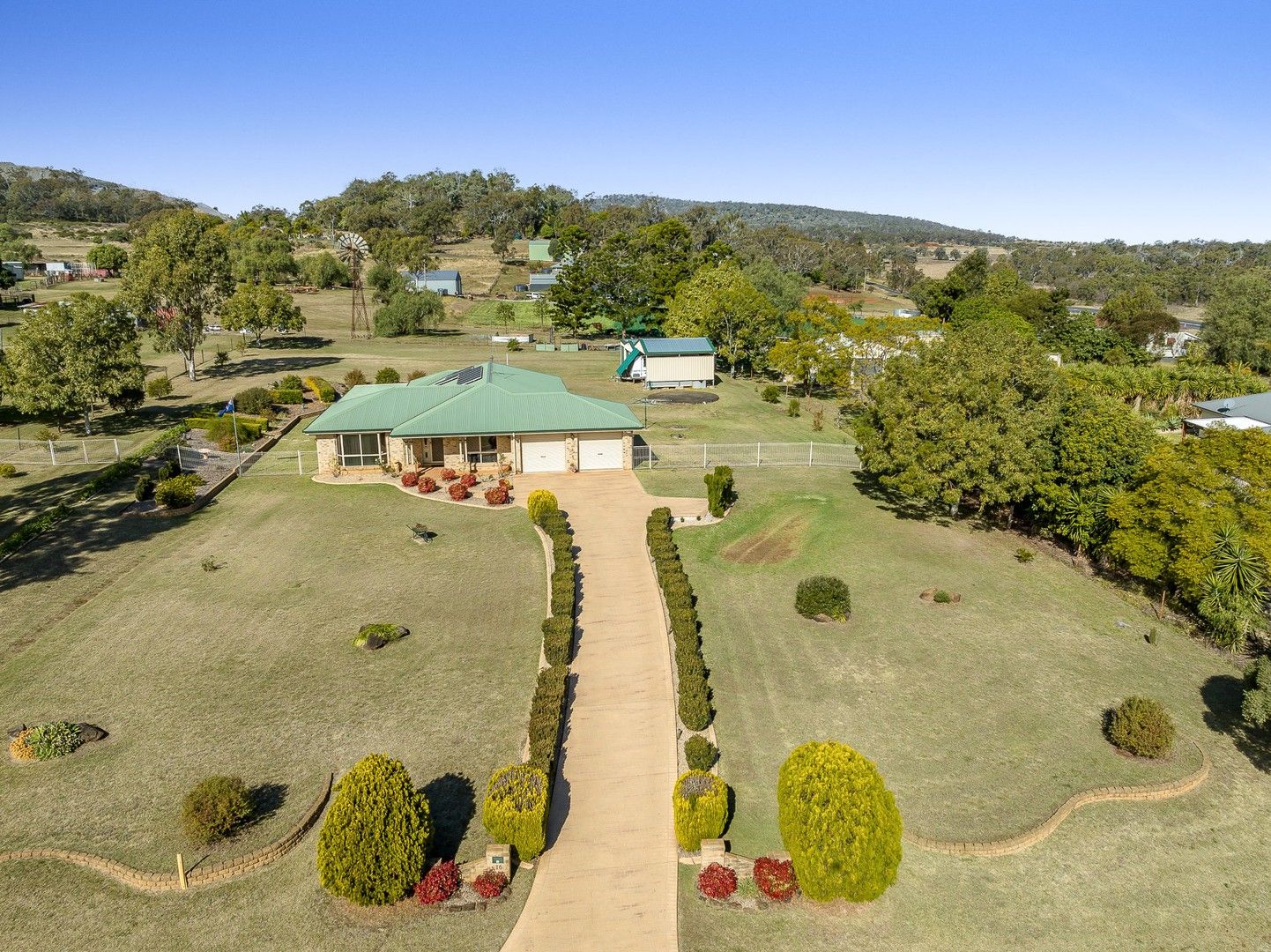 4 bedrooms House in 16 Carolann Street GLENVALE QLD, 4350