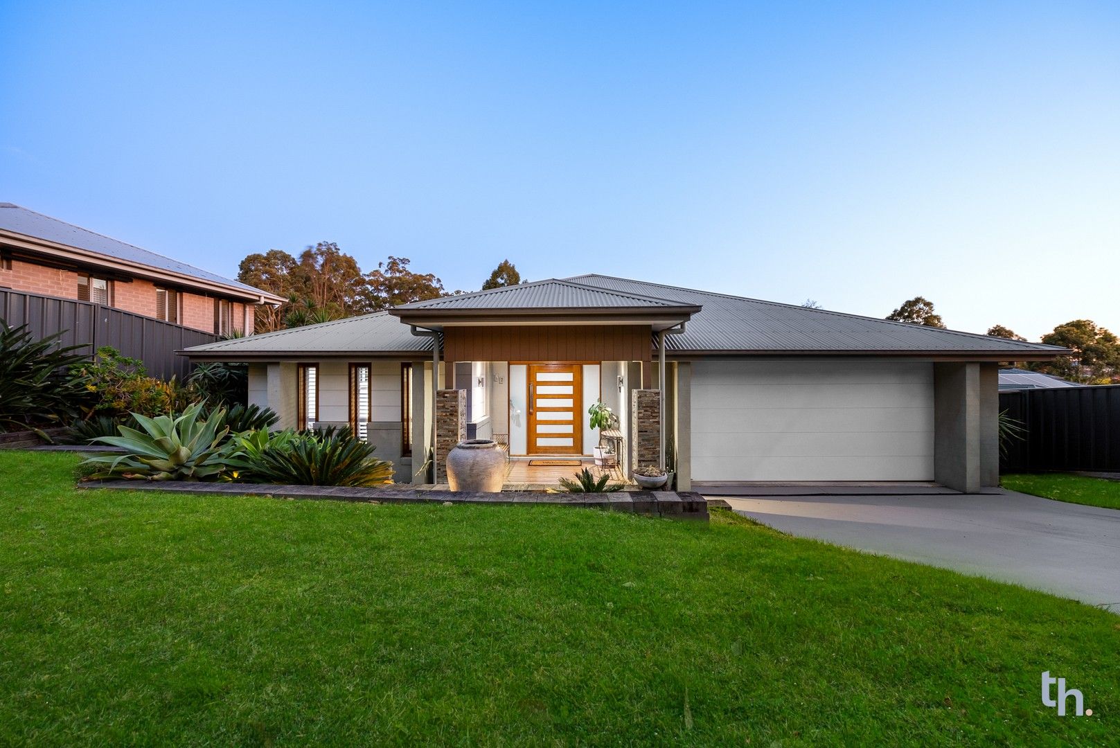 4 bedrooms House in 37 Jupiter Circuit CAMERON PARK NSW, 2285