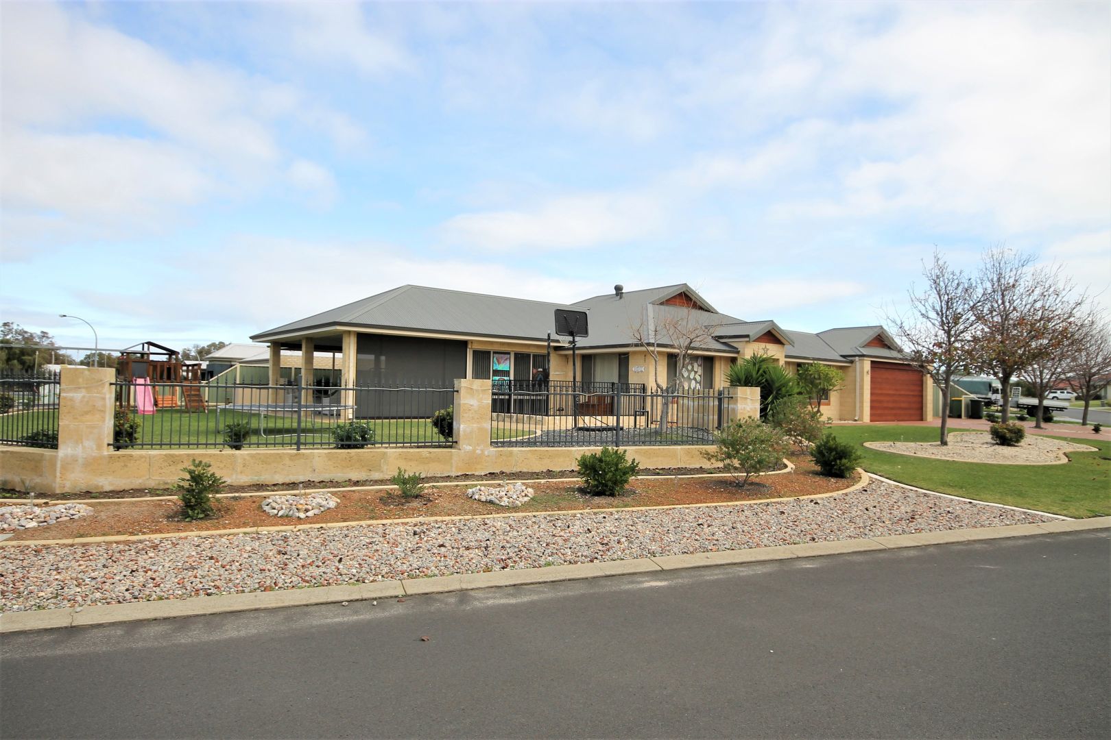 18 Heatherglen Road, Australind WA 6233, Image 2