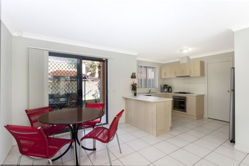 47 Coffs Harbour Avenue, HOXTON PARK NSW 2171, Image 2