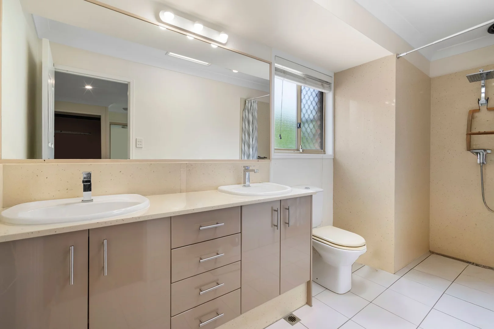 Additional image 7 of 242 Nineteenth Avenue, Elanora QLD 4221