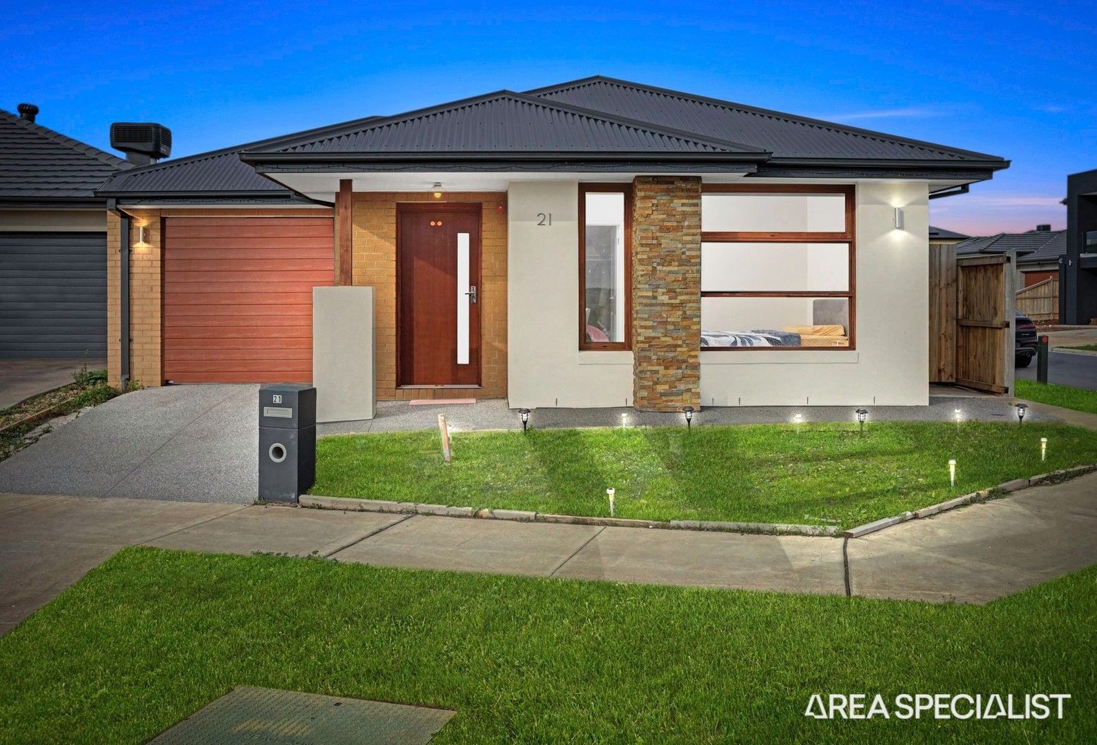 3 bedrooms House in 21 Stilo Crescent TRUGANINA VIC, 3029