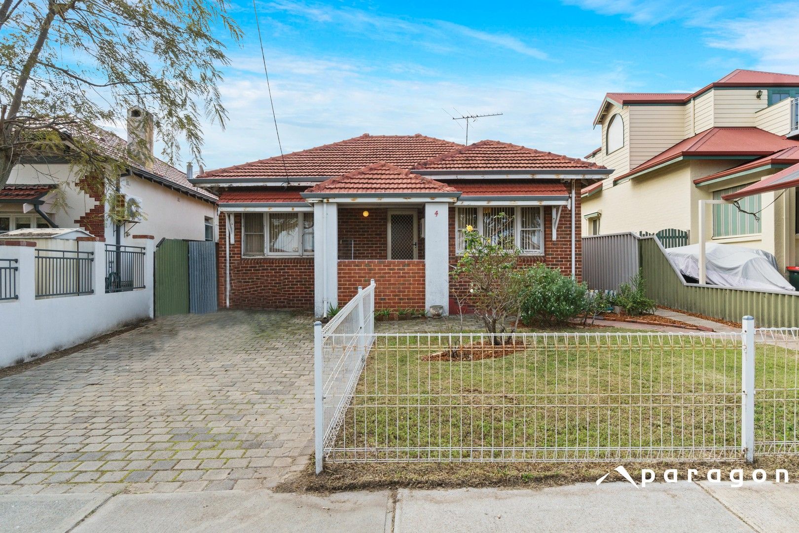 3 bedrooms House in 4 Tasman Street MOUNT HAWTHORN WA, 6016