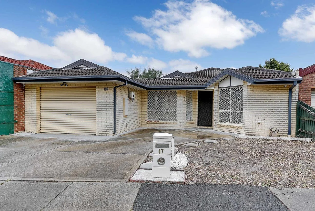 17 Kirwan Avenue, Roxburgh Park VIC 3064