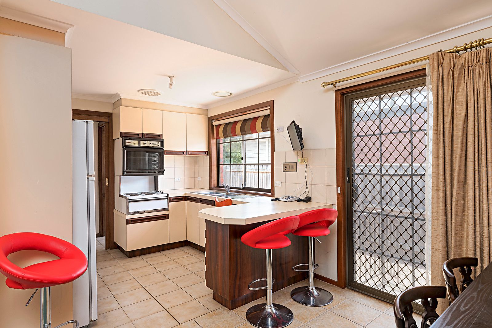 3/6 Tweedside Street, Essendon VIC 3040, Image 2