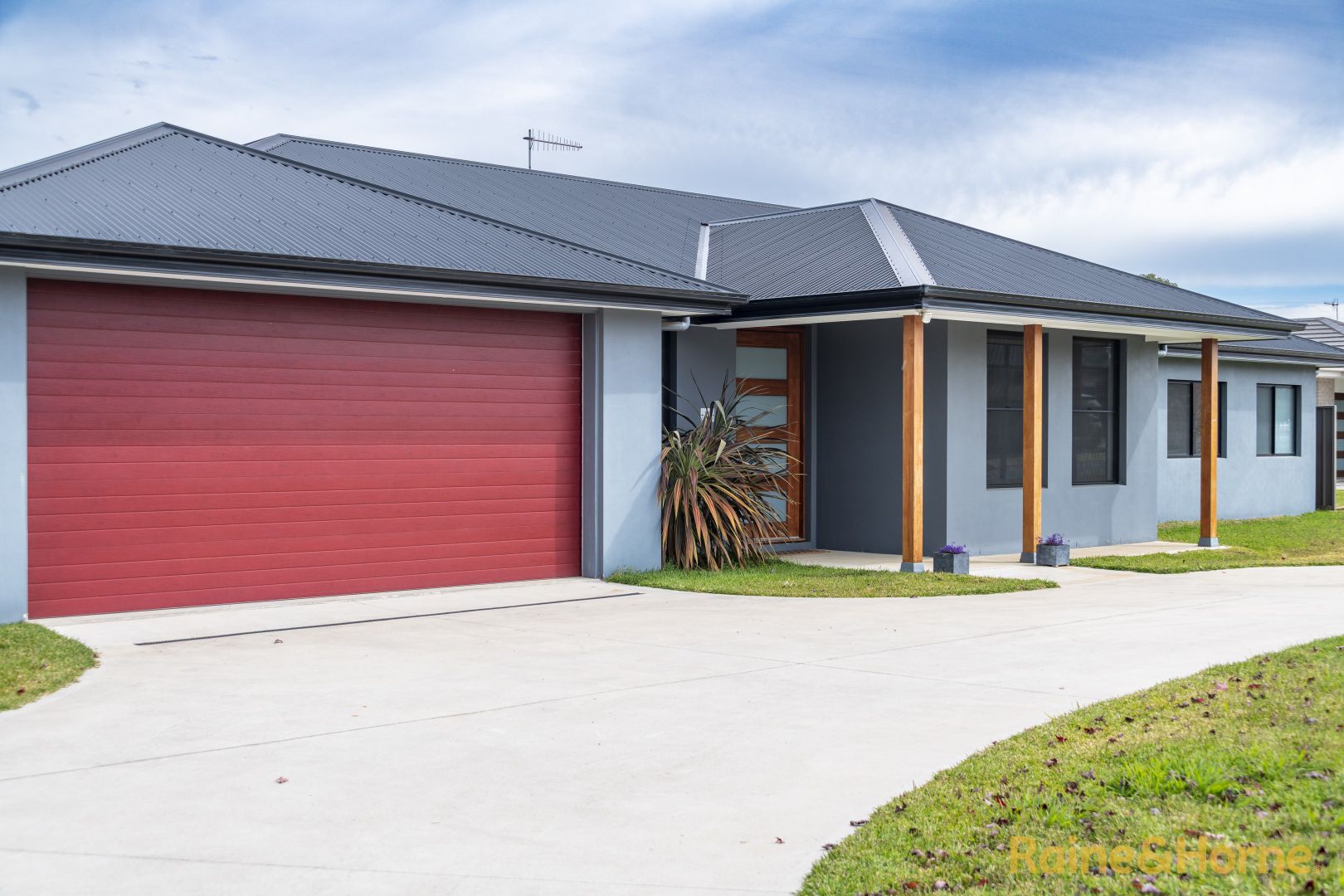 28 Holmfield Drive, Armidale NSW 2350, Image 1