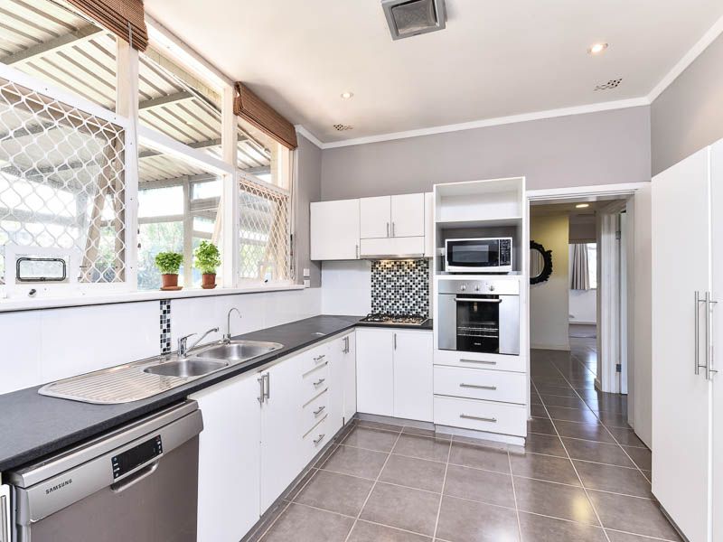 7 Nola Avenue, Scarborough WA 6019, Image 2