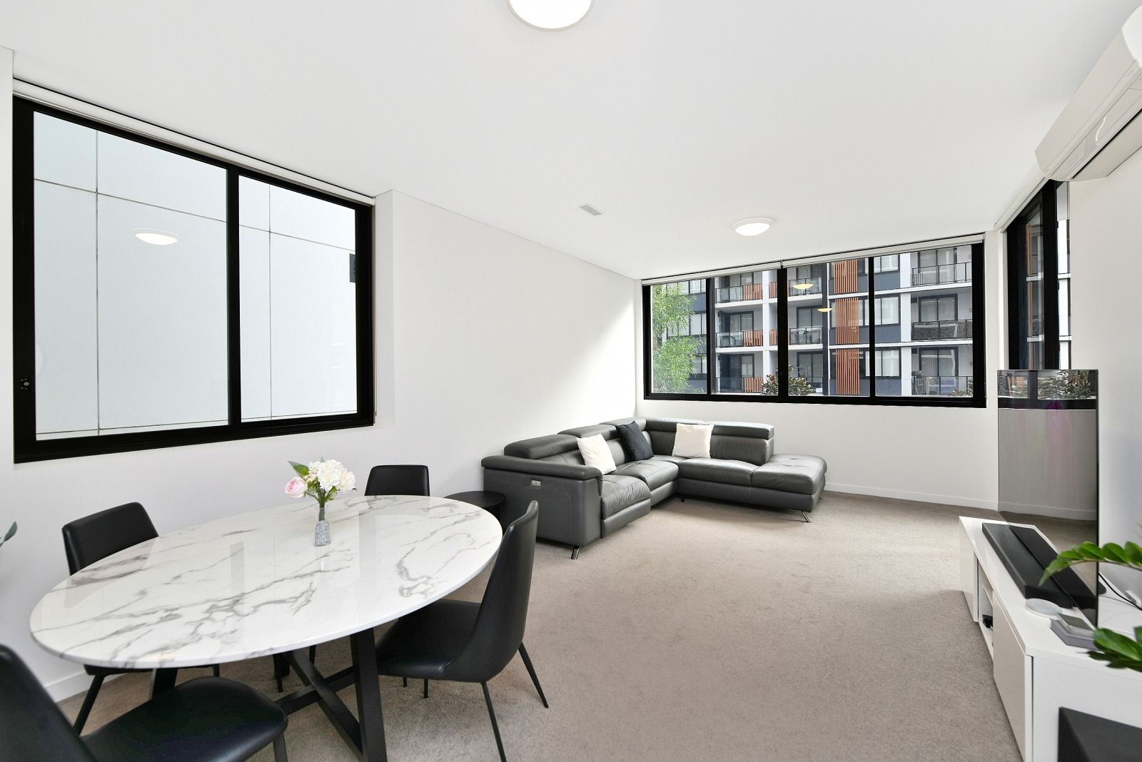 2 bedrooms Apartment / Unit / Flat in 2214/55 Wilson Street BOTANY NSW, 2019