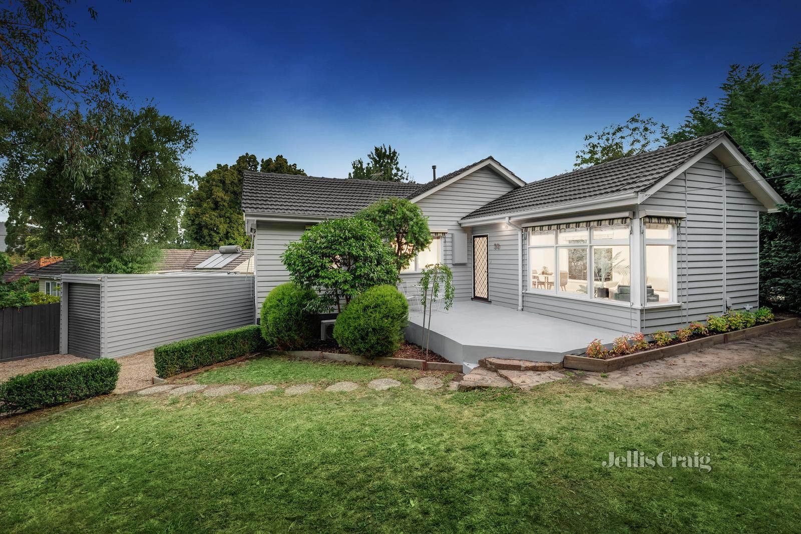 50 Eastfield Road, Croydon South VIC 3136