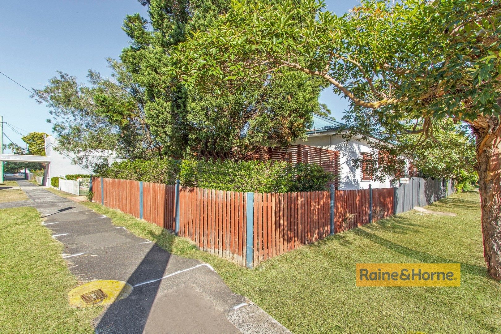 2 bedrooms House in 25 Broken Bay Road ETTALONG BEACH NSW, 2257