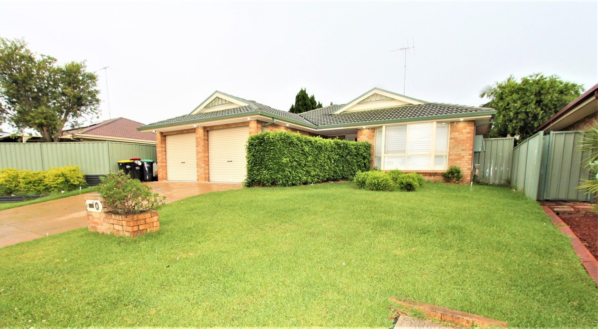 4 bedrooms House in 60 The Lakes Drive GLENMORE PARK NSW, 2745