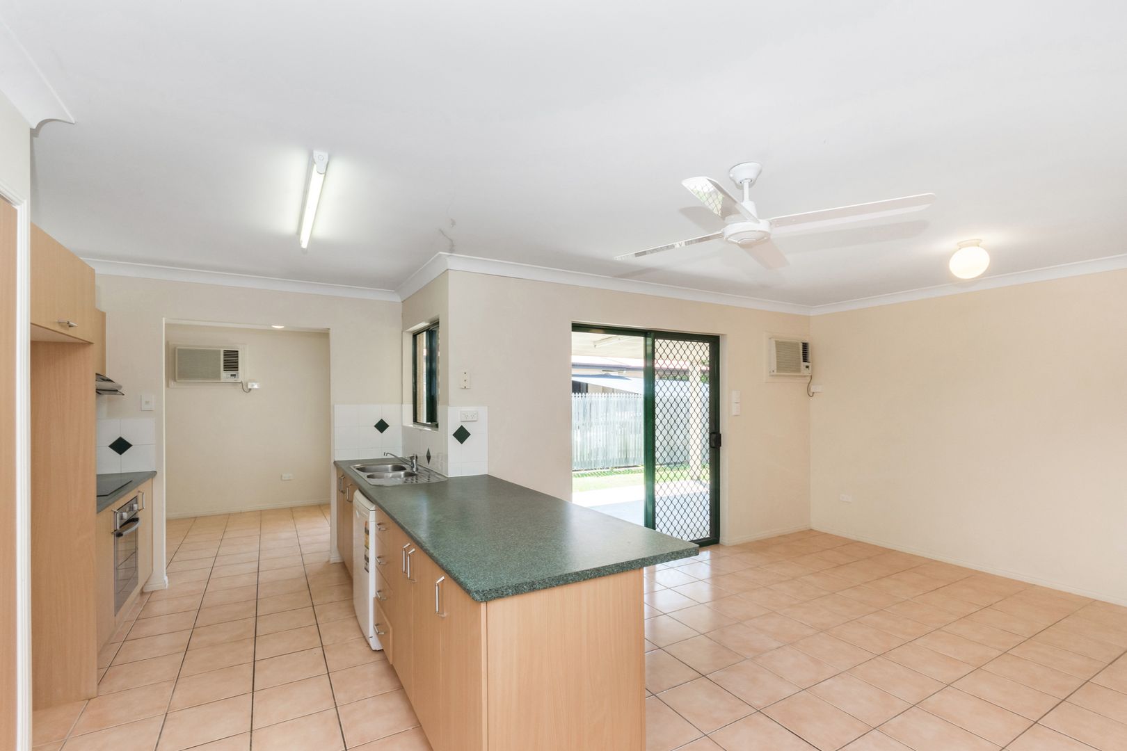 9 Aquarius Court, Idalia QLD 4811, Image 2