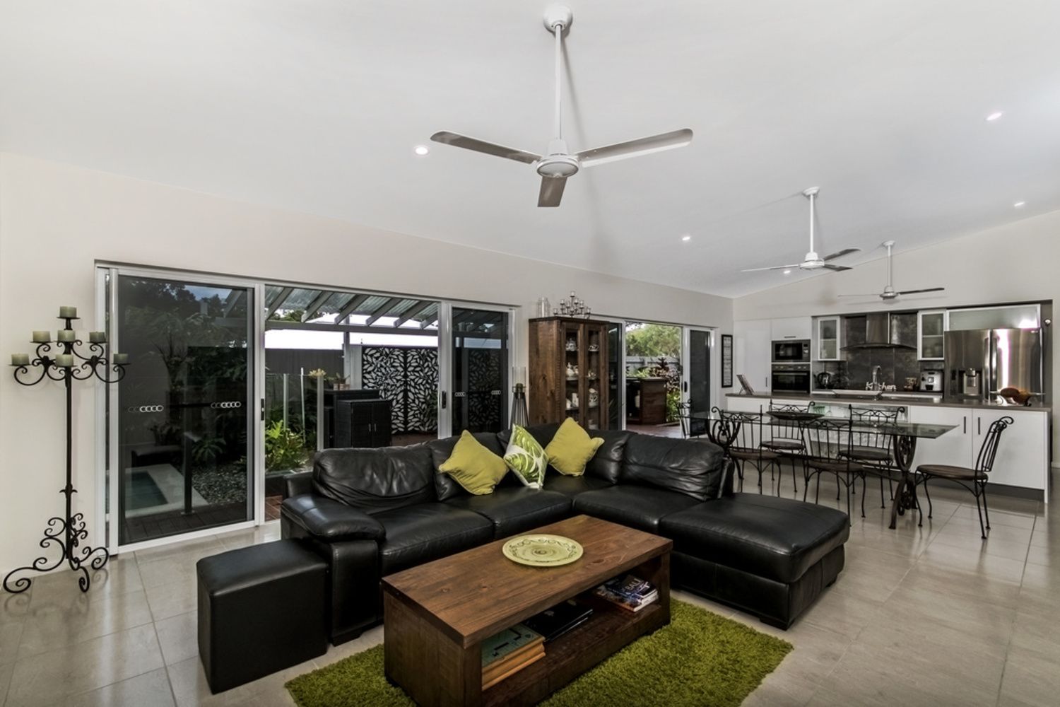 4 Litara Court, Palm Cove QLD 4879, Image 2