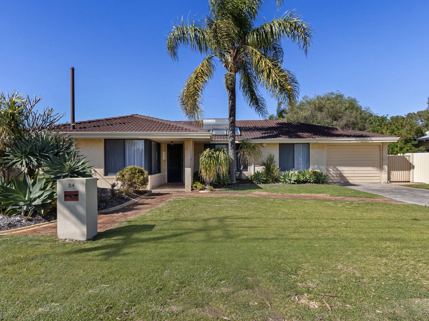 4 bedrooms House in 24 Council Ave ROCKINGHAM WA, 6168