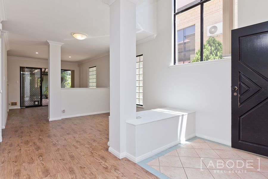 3 bedrooms Townhouse in 3/21 Moreau Mews APPLECROSS WA, 6153