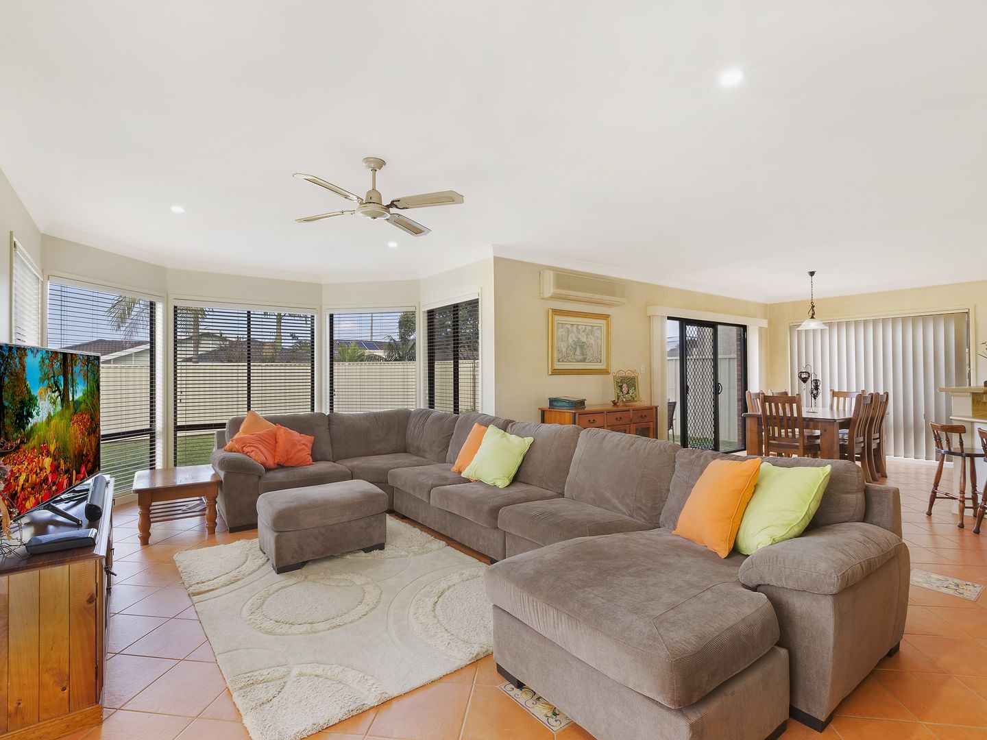 6 Harry Close, Blue Haven NSW 2262, Image 2