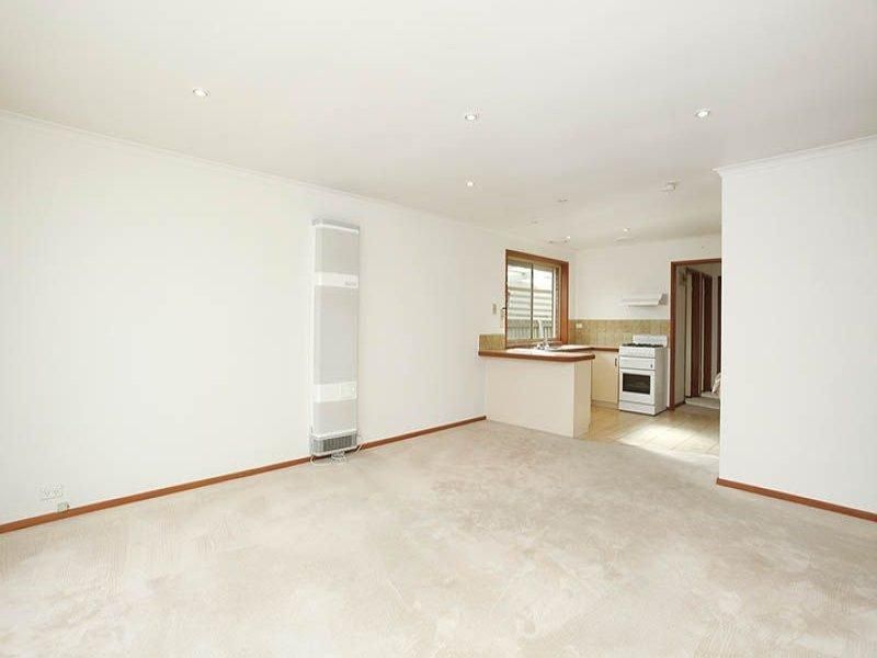 2/24 Unicorn Way, KINGS PARK VIC 3021, Image 2