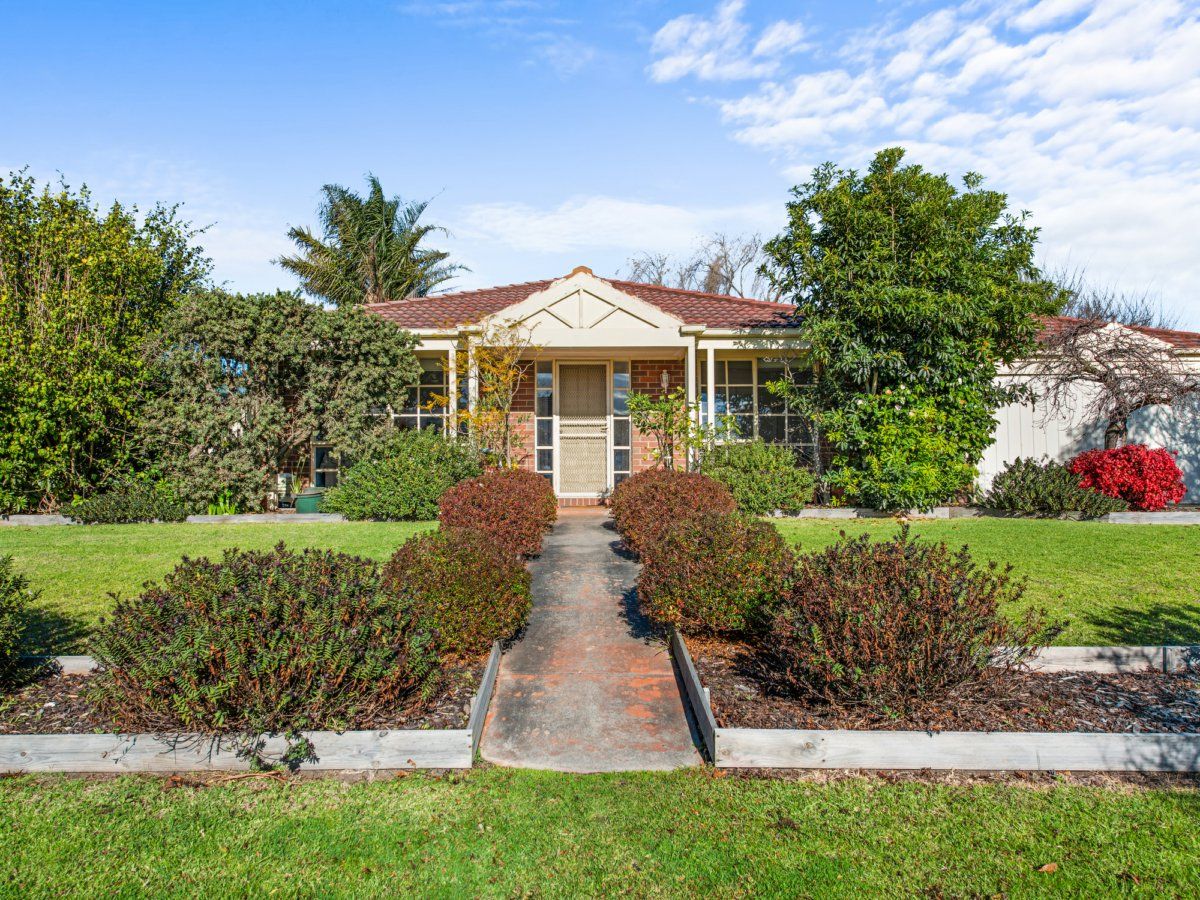 3 bedrooms House in 5 Harnham Drive BAIRNSDALE VIC, 3875