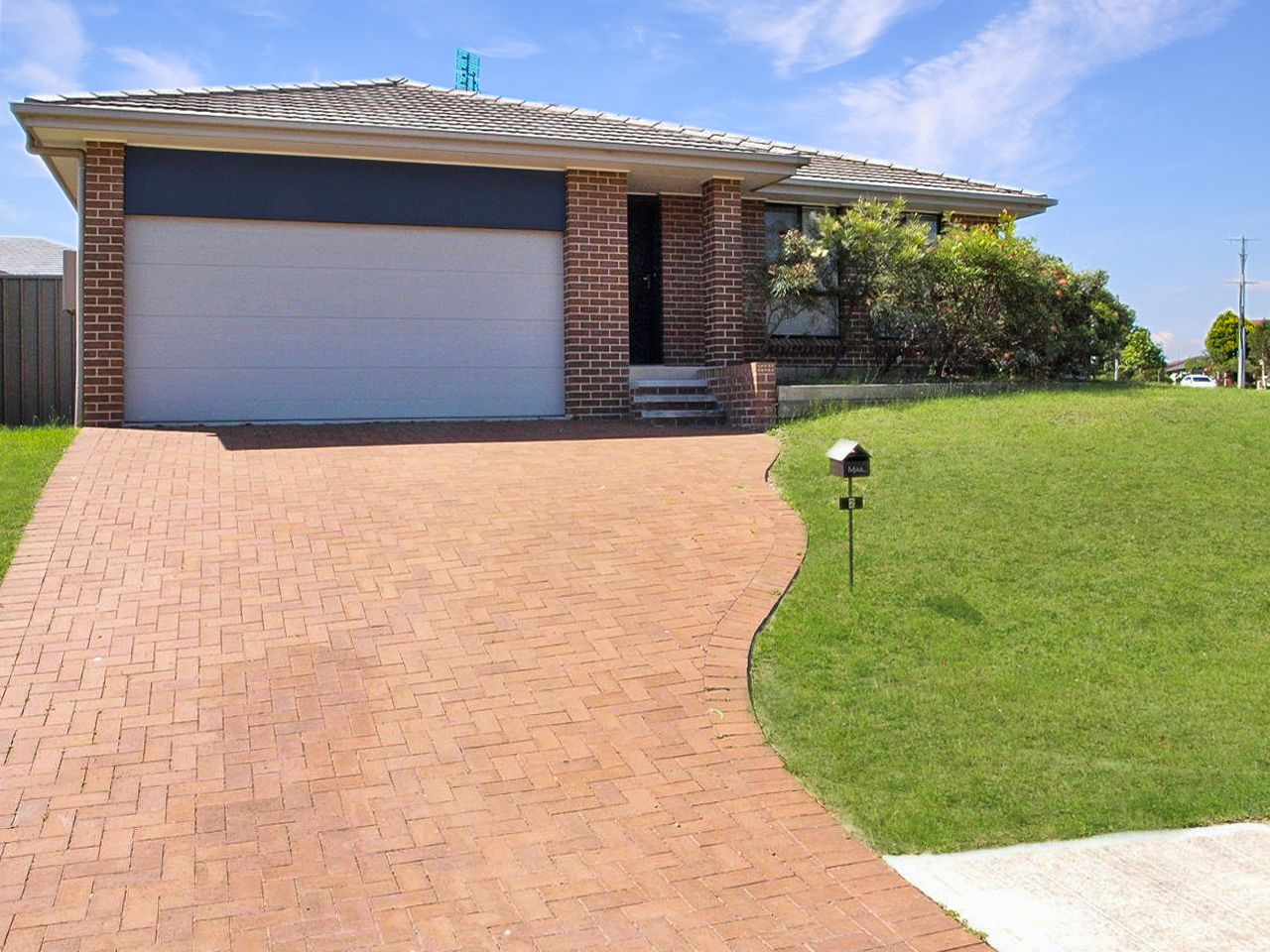 4 bedrooms House in 2 Cleveland Street CAMERON PARK NSW, 2285
