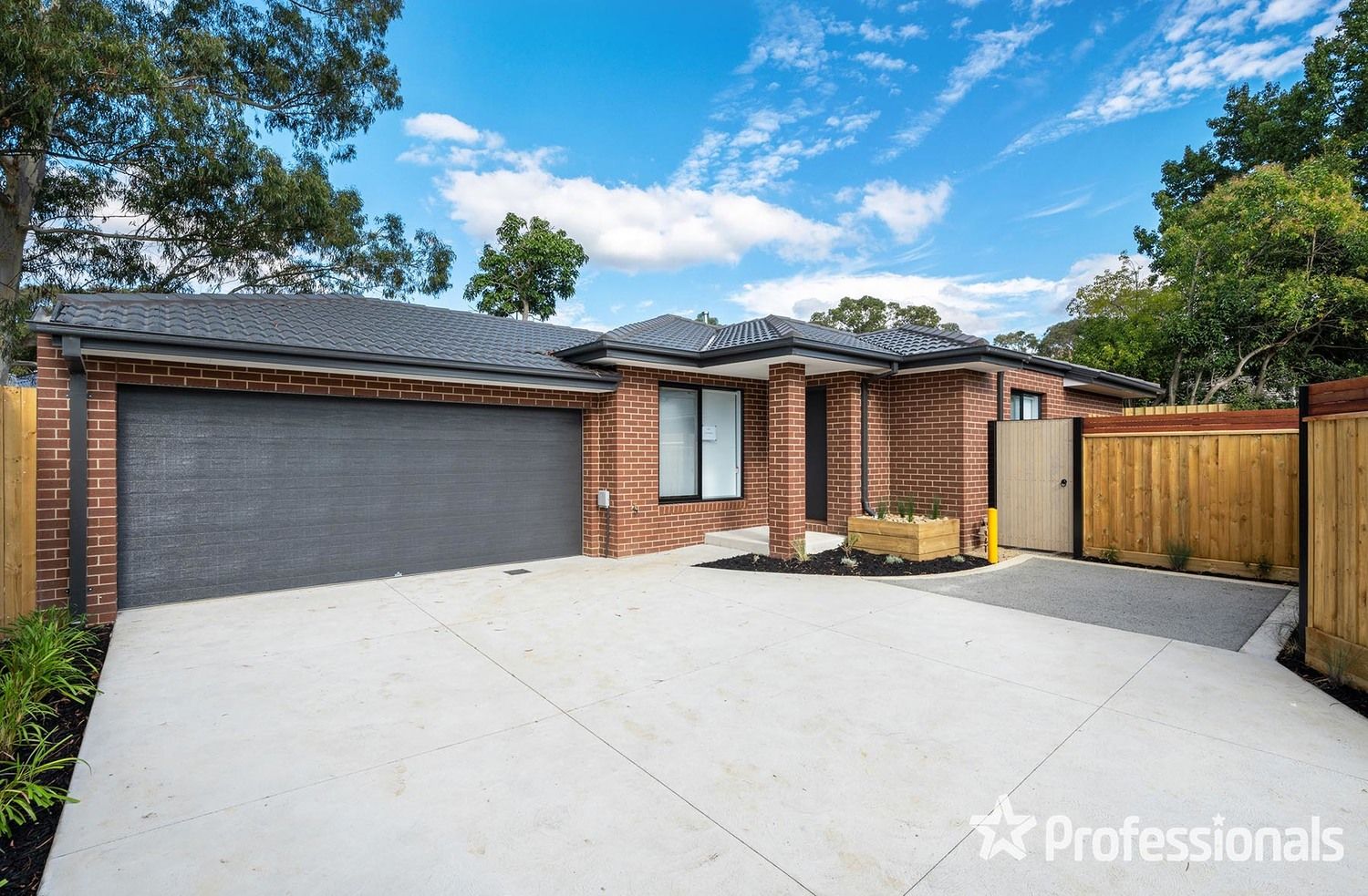 4 bedrooms Townhouse in 3/6 Dennis Court MOOROOLBARK VIC, 3138