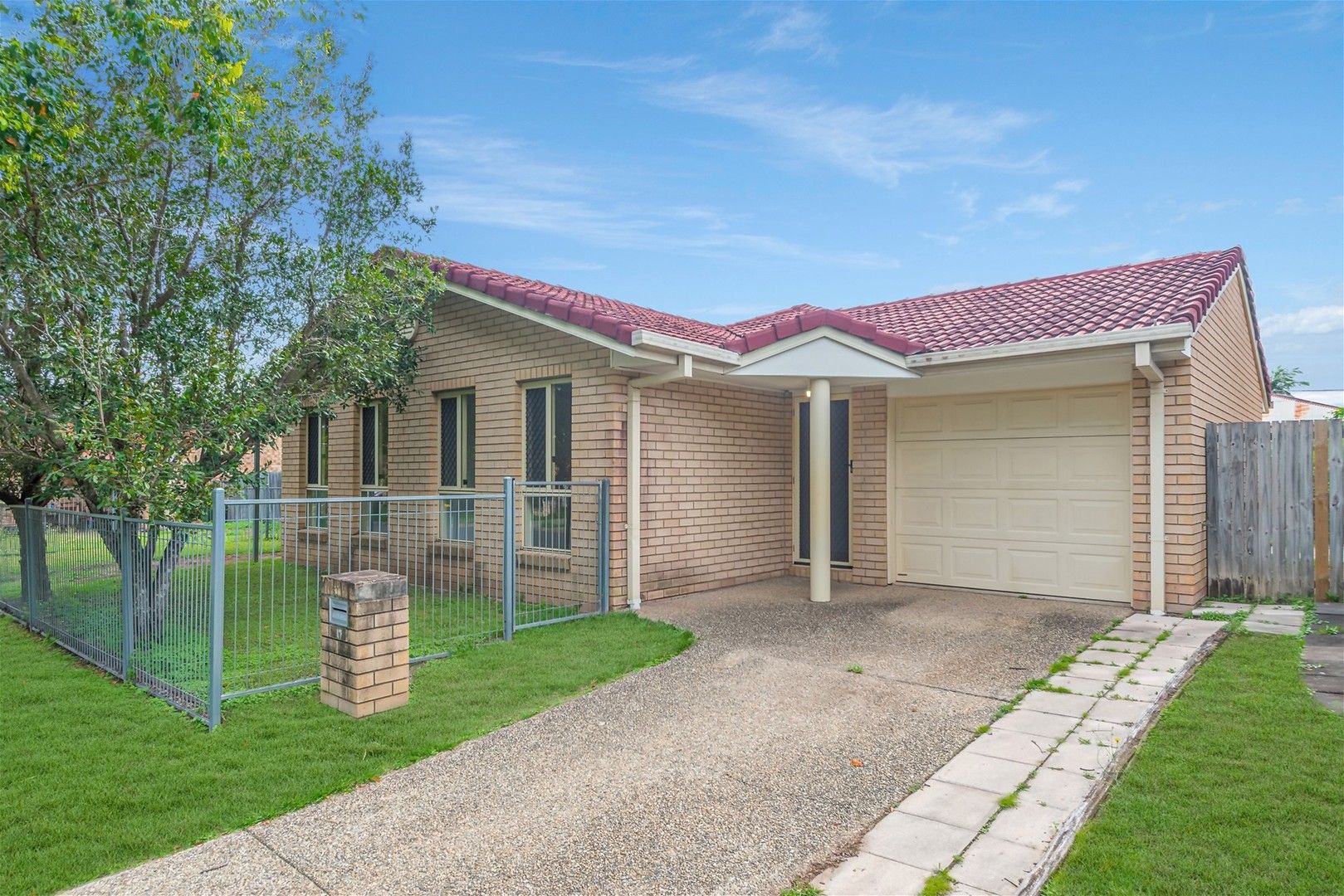 3 bedrooms House in 17 Erncroft Place ROCKLEA QLD, 4106