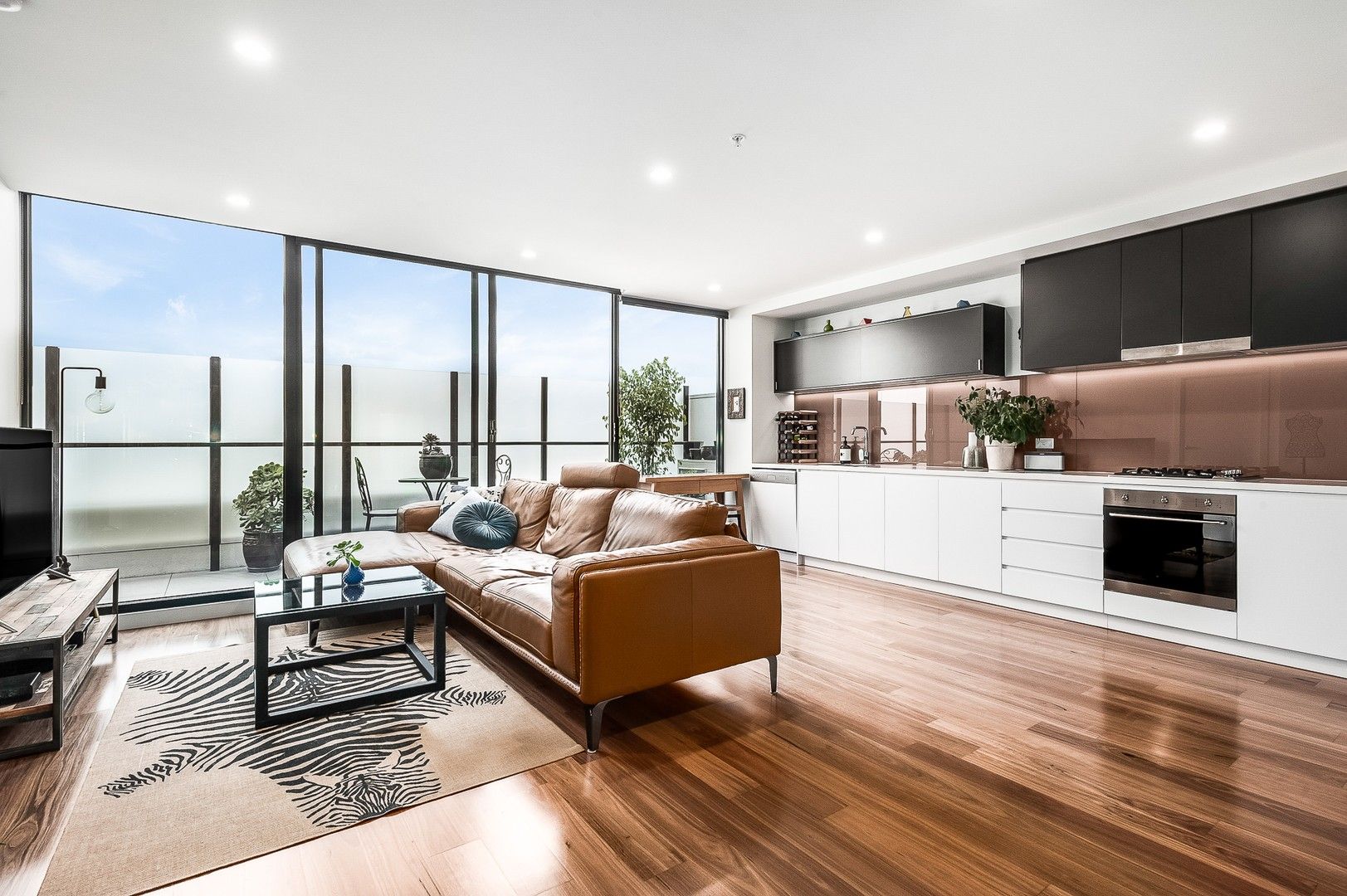 2 bedrooms Apartment / Unit / Flat in 303/690 High Street THORNBURY VIC, 3071