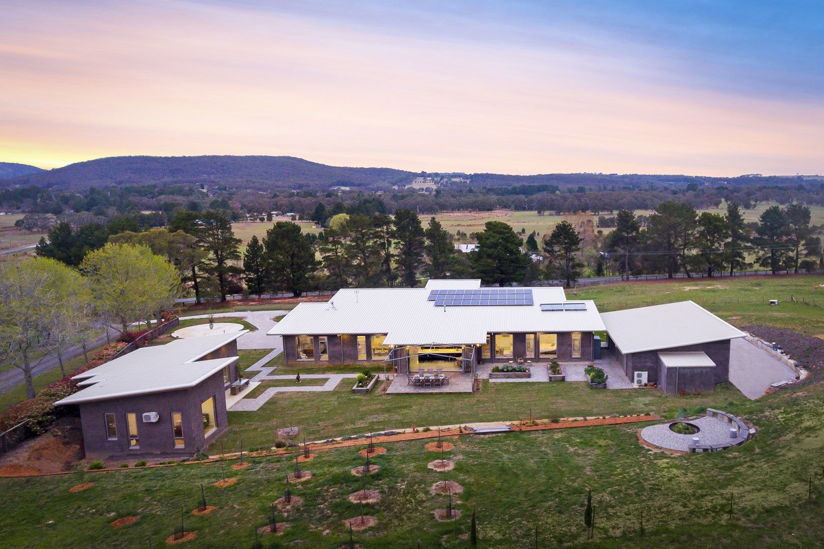 102 Wombeyan Caves Road, Woodlands Property History & Address