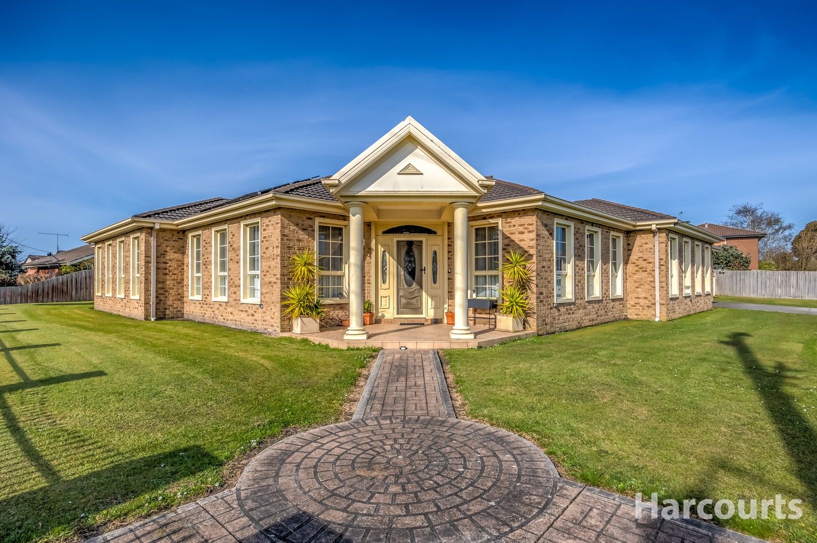 4 bedrooms House in 18 Ollerton Avenue NEWBOROUGH VIC, 3825