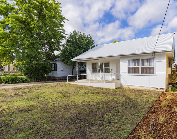 401 Lake Albert Road, Kooringal NSW 2650