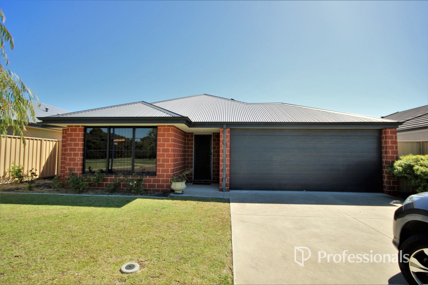 4 bedrooms House in 53 Sherwood Road AUSTRALIND WA, 6233