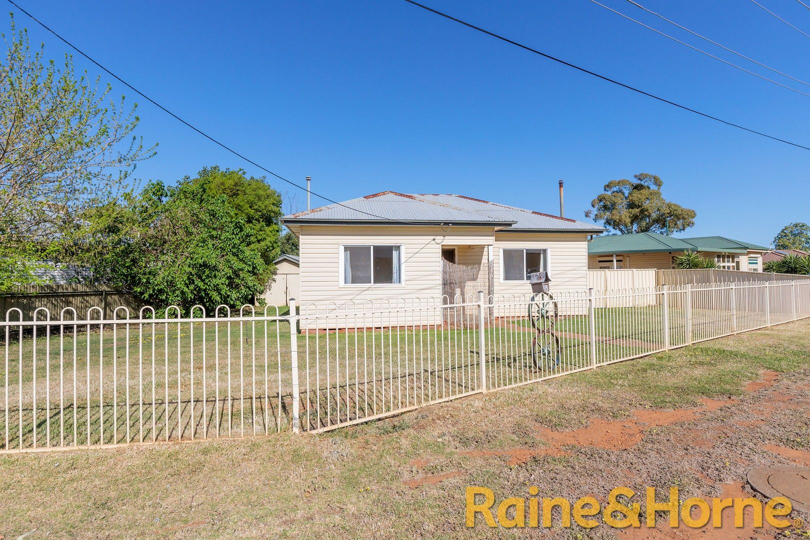 8 Howard Avenue, Dubbo NSW 2830, Image 0