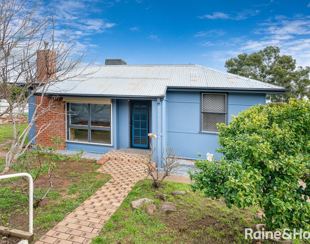 30 Phillip Avenue, Mount Austin NSW 2650