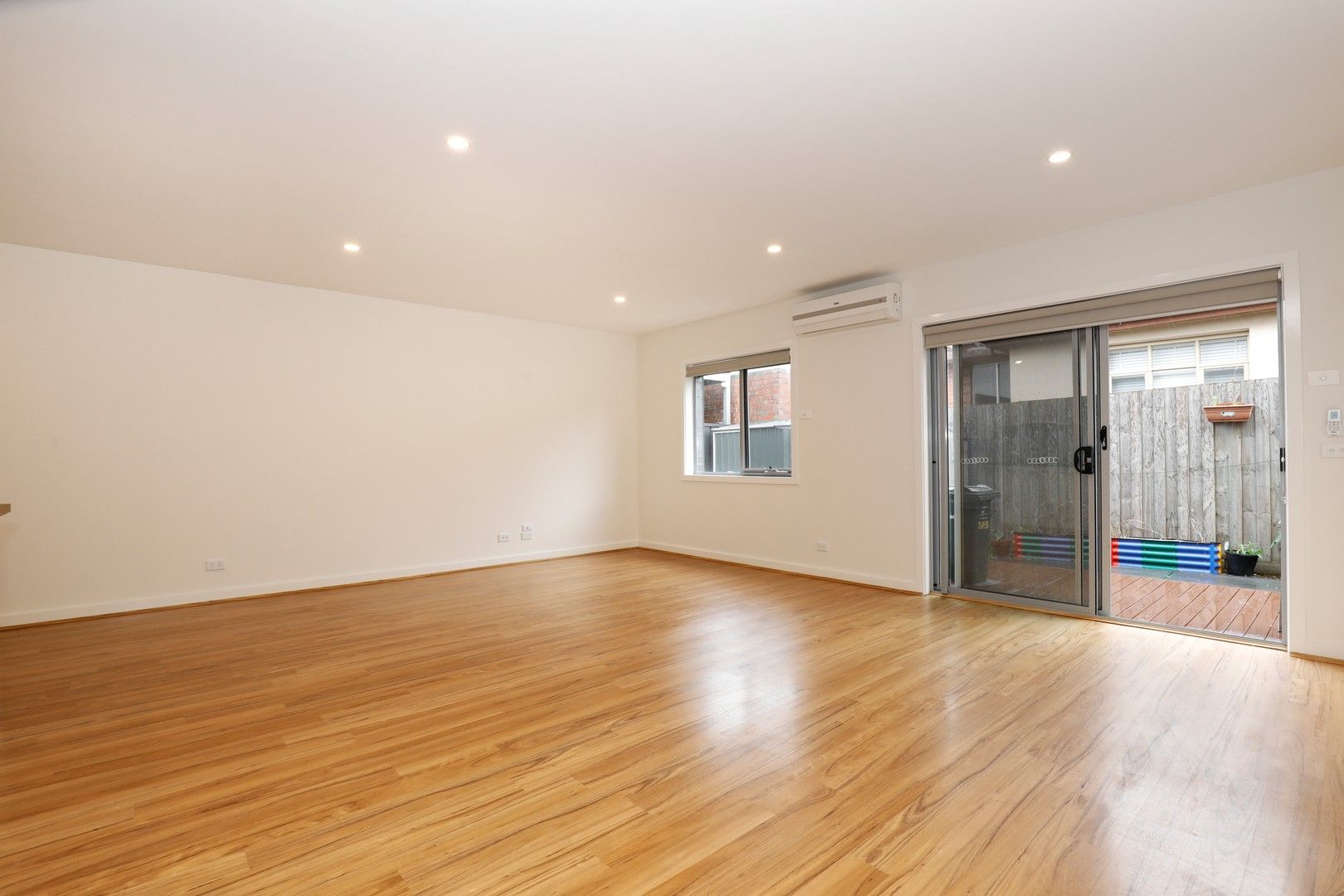 2 bedrooms Apartment / Unit / Flat in 4/83 Spring Street RESERVOIR VIC, 3073