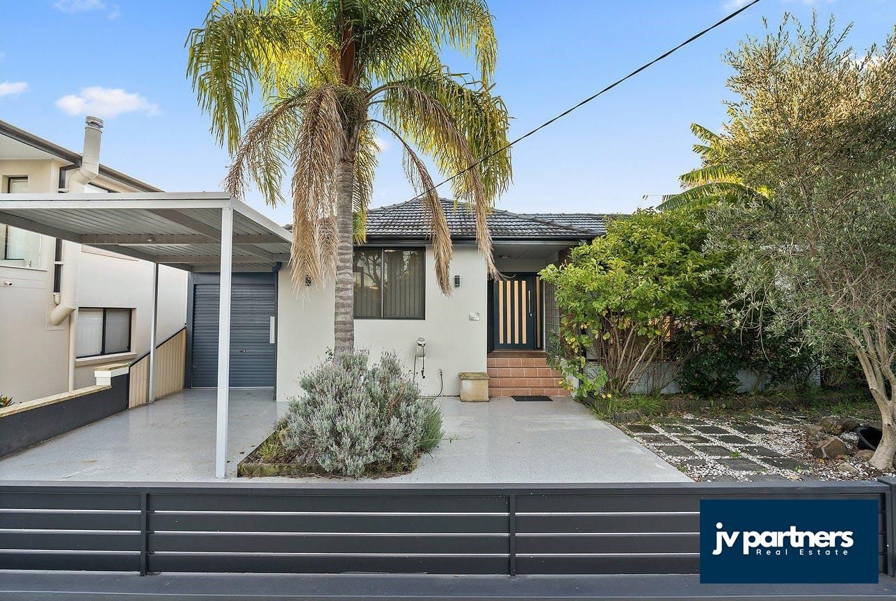 4 bedrooms House in 1 Low Street HURSTVILLE NSW, 2220