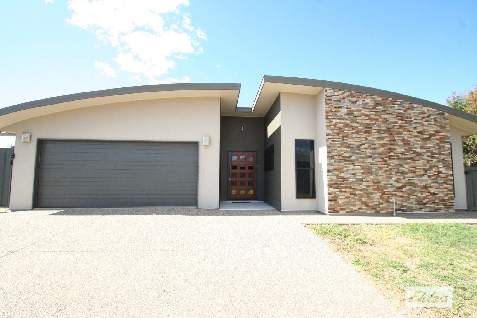 4 bedrooms House in 7 Colden Place EMERALD QLD, 4720