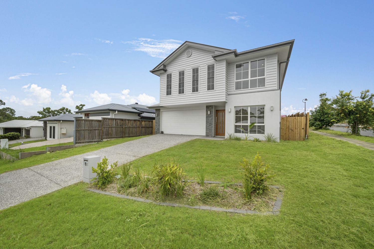 4 bedrooms House in 1 Dominic Place HEATHWOOD QLD, 4110