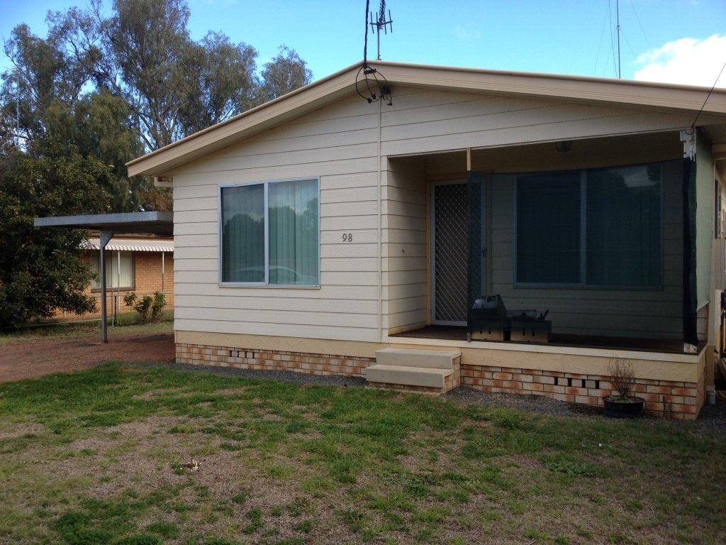 2 bedrooms House in 1/98 Officers Parade CONDOBOLIN NSW, 2877