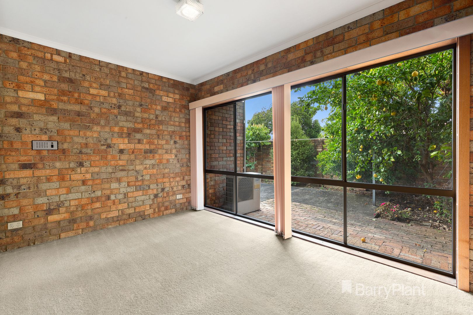 1/6 Devon Drive, Doncaster East VIC 3109, Image 2