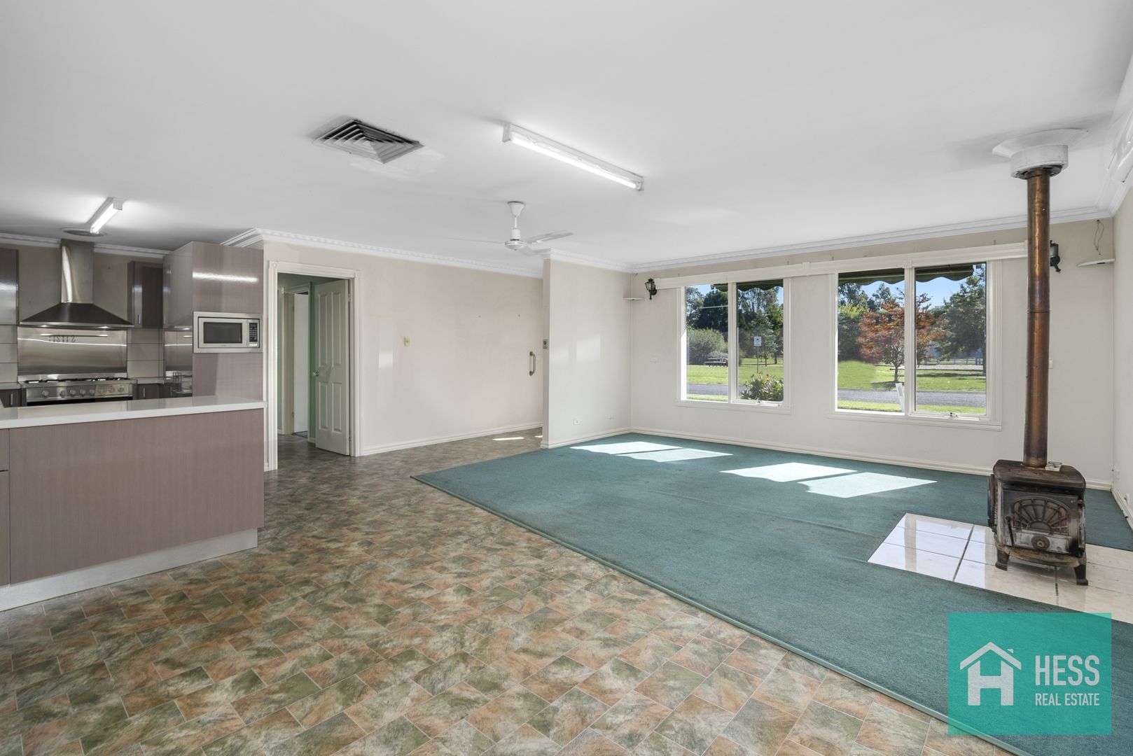 16 Robert Court, Waterford Park VIC 3658, Image 2